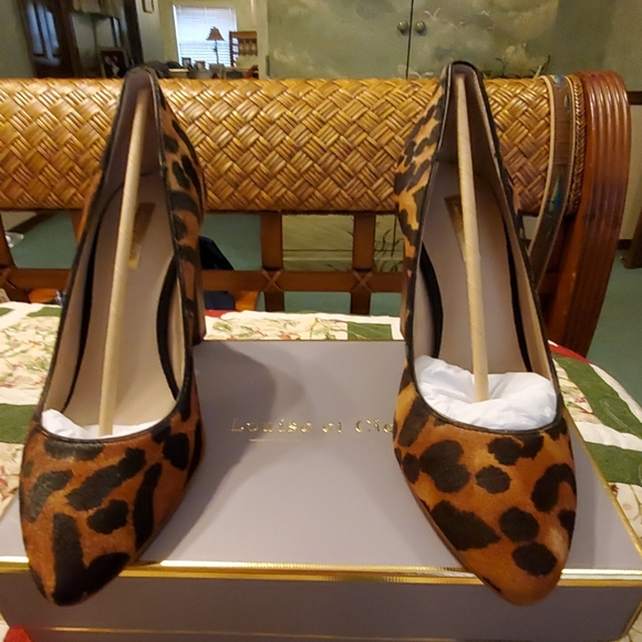 SHOES - Picture 1 of 8